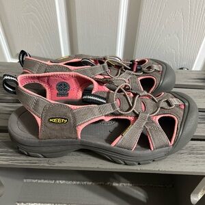 Keen Women’s Venice H2 Closed Toe Hiking Shoe Pink & Gray Sz 10